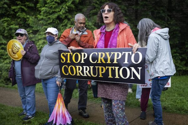 Ужин с Трампом за $1200: что скрывается за скандальным мероприятием для держателей Trump Memecoin и как это повлияет на рынок?