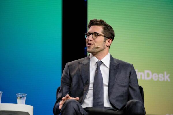 Cantor Fitzgerald запускает Bitcoin-фонд, защищенный золотом: привлечение консервативных инвесторов в крипторынок