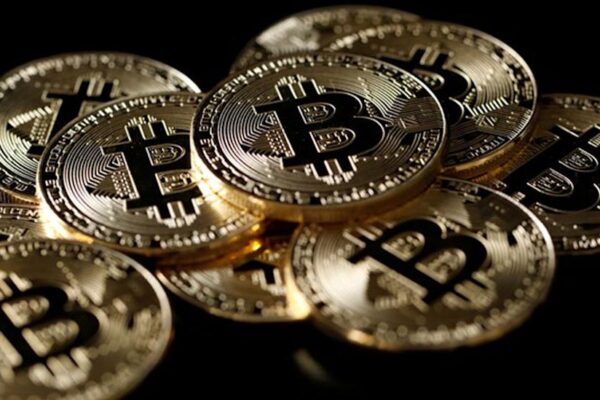 Биткоин взлетает к новым высотам: Институциональный спрос, регулирование и статус безопасной гавани