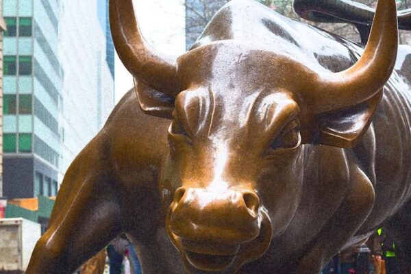 eToro взлетела на 40% после долгожданного IPO: что ждет инвесторов в социальной торговле?