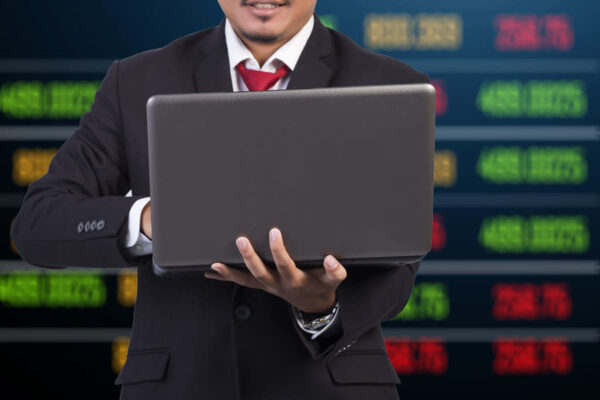Invesco S&P 500 Equal Weight Consumer Staples ETF (RSPS): Стоит ли инвестировать в потребительский сектор в 2025 году?