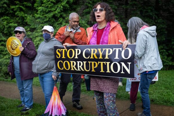 Ужин с Трампом и $TRUMP: Как политическая близость влияет на крипторынок и что это значит для инвесторов?