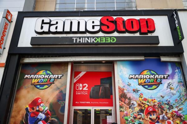 GameStop делает ставку на трейдинговые карты и Bitcoin: что ждет акции и инвесторов? Анализ падения стоимости и перспективы восстановления