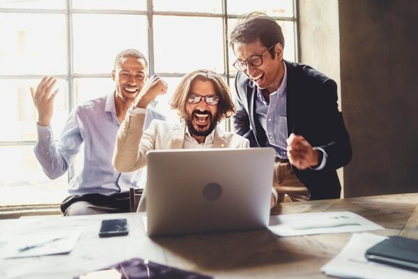 XRP против Cardano: Какая криптовалюта имеет больше шансов сделать вас миллионером в 2025 году? Полный анализ