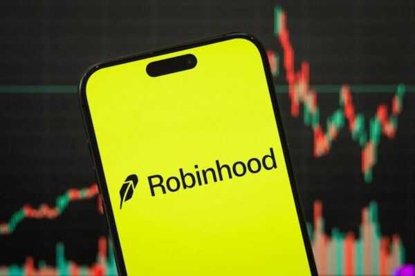 Robinhood под прицезом властей Флориды: Обвинения в обмане пользователей при торговле криптовалютой