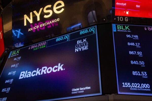 Биткоин ETF BlackRock обогнал S&P 500 по доходам: что это значит для рынка криптовалют?