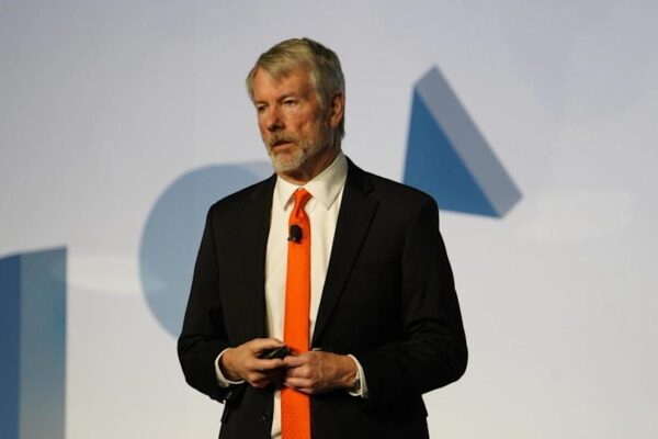 Michael Saylor продолжает скупать биткоины: MSTR увеличил запас до 597 325 BTC, что думают эксперты?